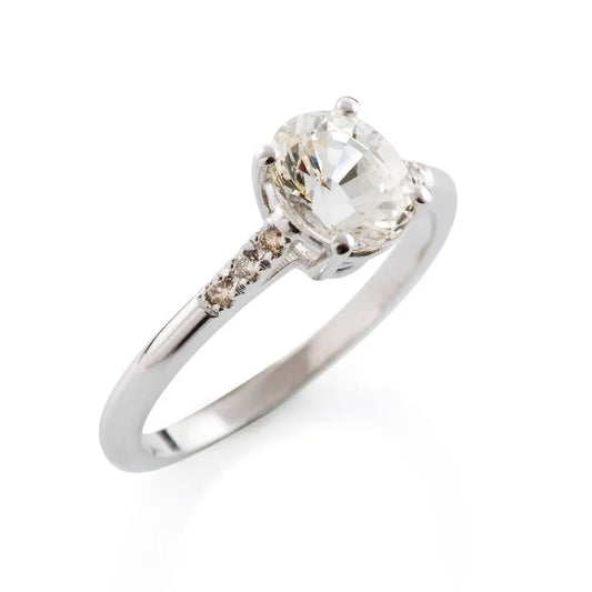 Anello in zaffiro bianco