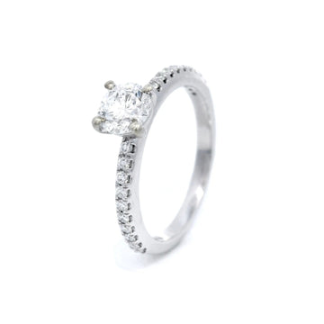 Diamnd Solitaire Engagement Ring in White Gold