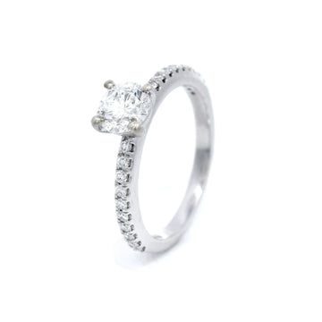 Diamnd Solitaire Engagement Ring in White Gold