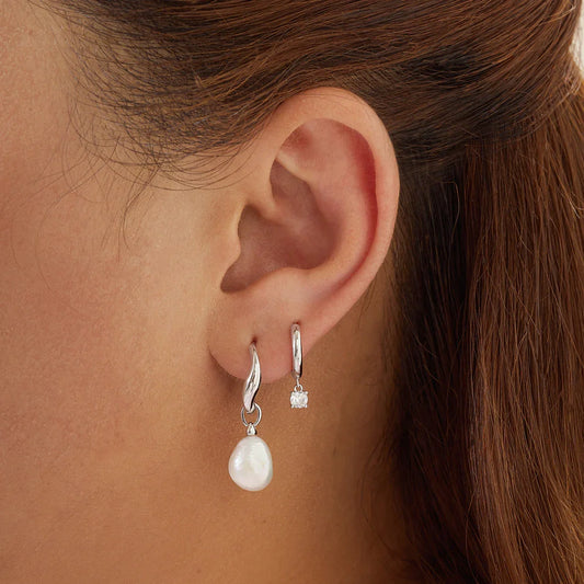 #4A CHIC SIL FW PEARL DROP HOOPS