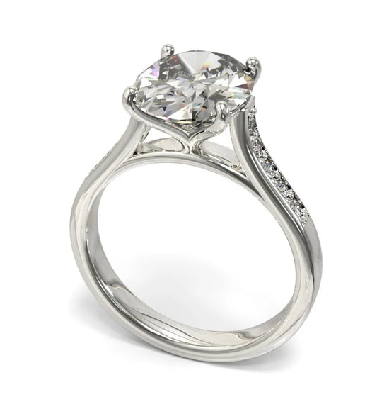 anello ovale con diamanti