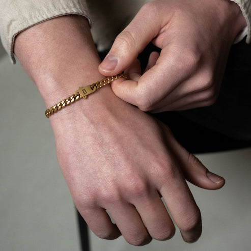 Svelte Stephen - Matt Gold Medium