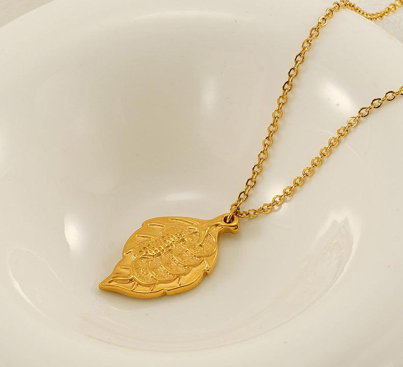 18K Gold Plated Leaf Pendant Necklace – Elegant Chain for Everyday Style - Begum