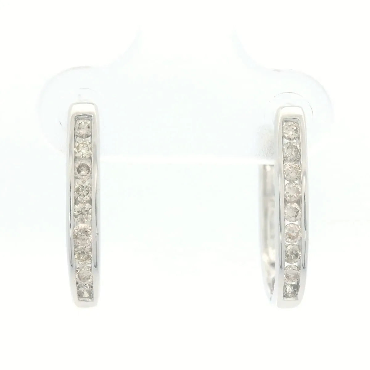9CT W/GOLD OVAL HUGGIE .33CT J COLOR