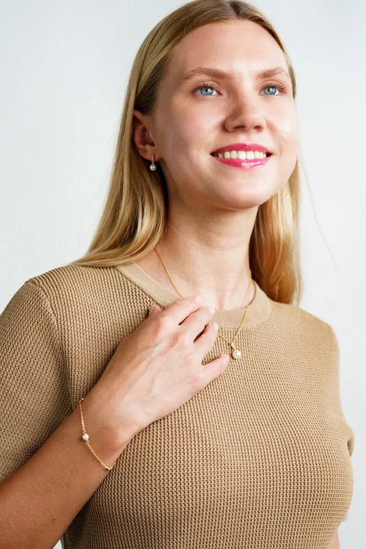 GEORGINI ADAGIO EFFORTLESS GLOW BAR DANGLE PEARL EARRINGS SILVER