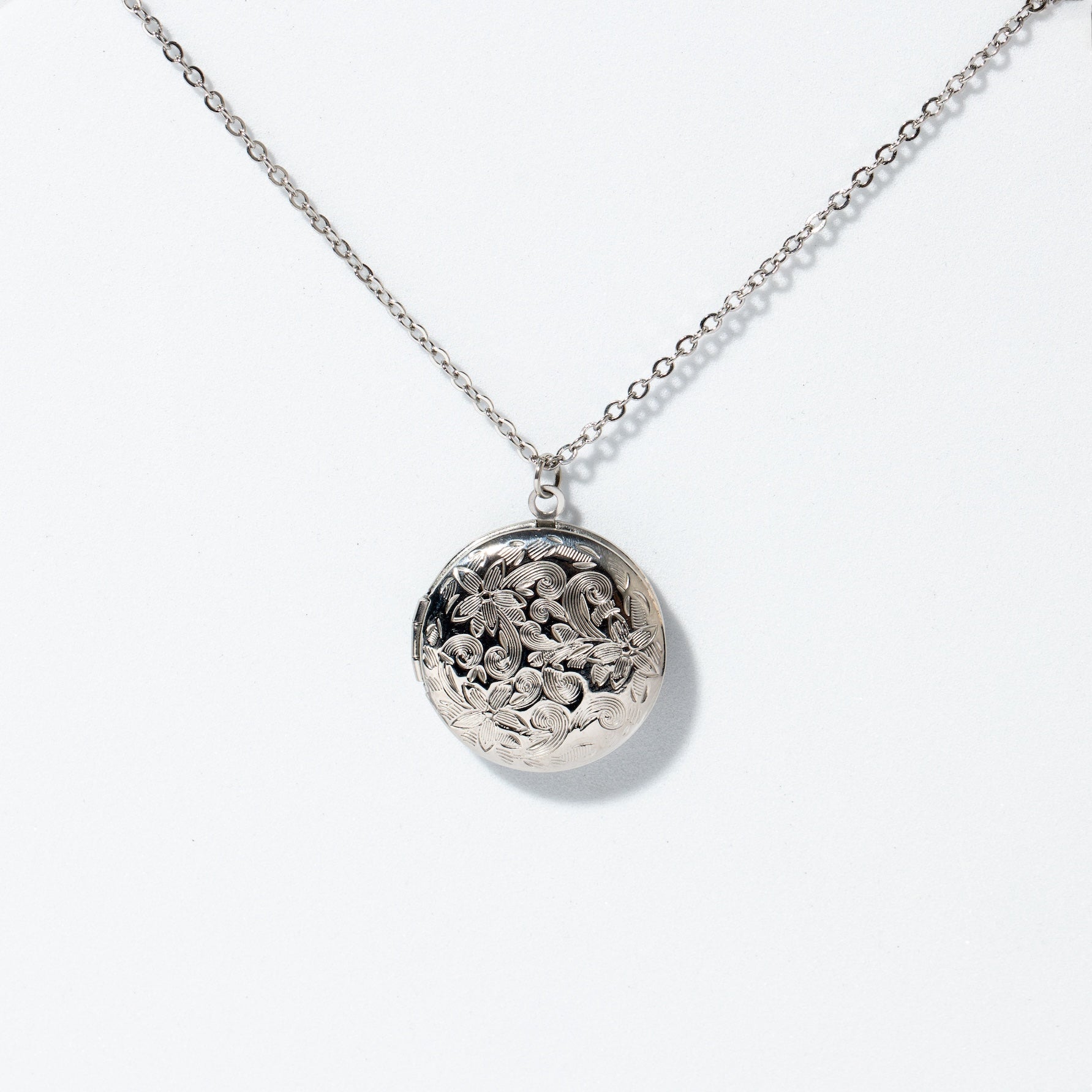 Edwina Vintage Round Locket - Silver