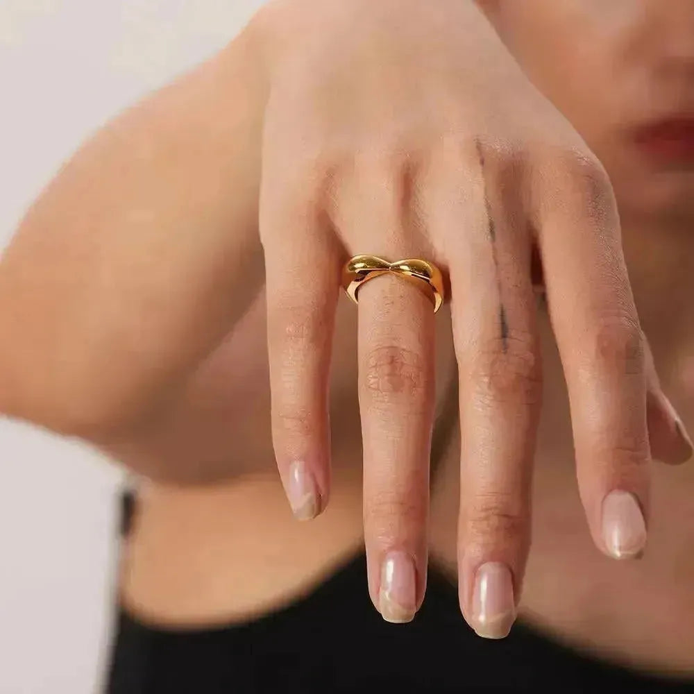 Twisted Gold Band Ring - Begum