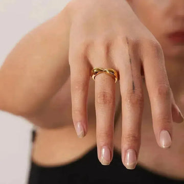 Twisted Gold Band Ring - Begum